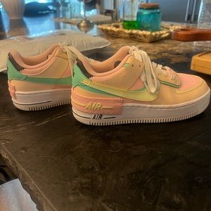 Wmns Air Force 1 Shadow 'Arctic Punch Barely Volt